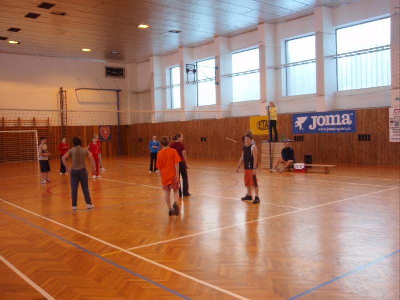Volejbalový turnaj -tradiční předvánoční utkání učitelů a žáků