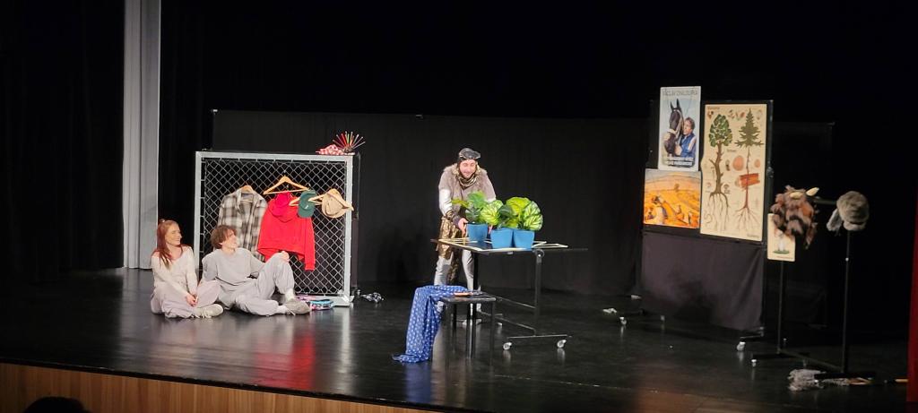 Anglicko-české divadelní představení - Mr. Salamander (1.st.)