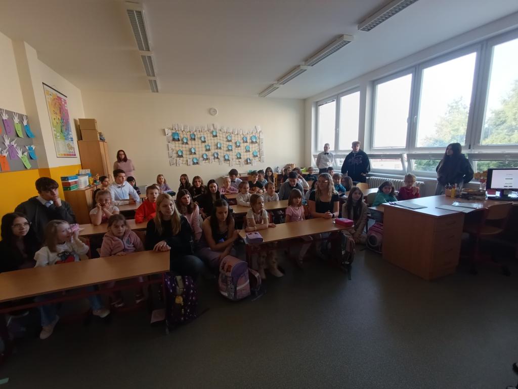 Patronát deváté třídy s prvňáčky: Březen - měsíc knihy