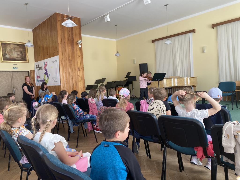 Malí posluchači na koncertě v ZUŠ (PT1, PT2)