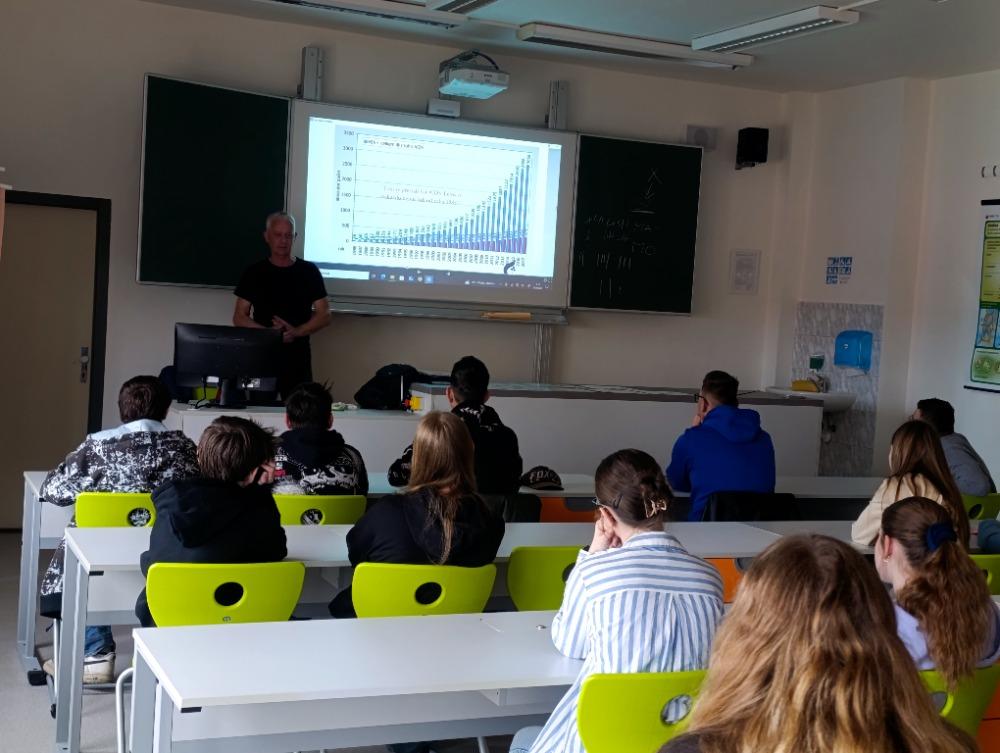 Přednáška na téma Sex, AIDS a vztahy